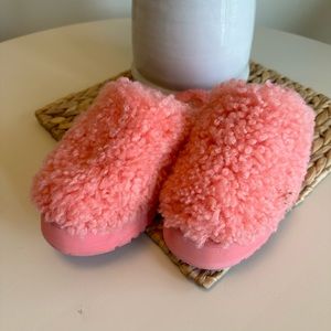 Almost new UGG slippers!